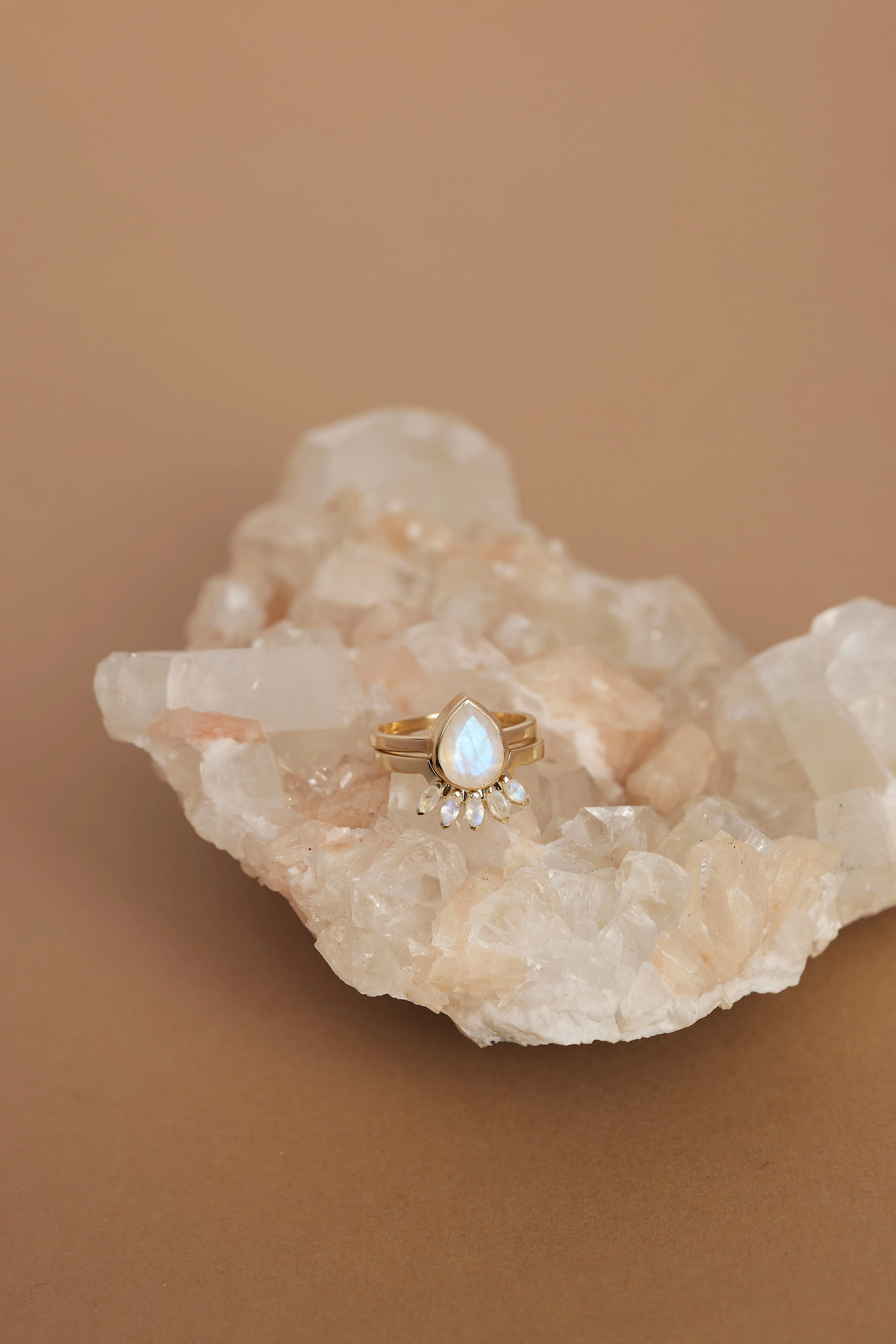 9K Yellow Gold Moonstone Tear Drop Ring - Image 6